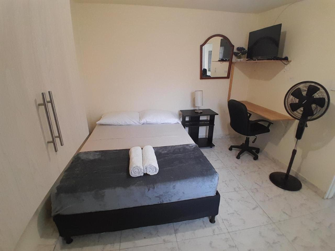 Apartamento Bedroom With Private Bathroom & Shared Common Areas #2