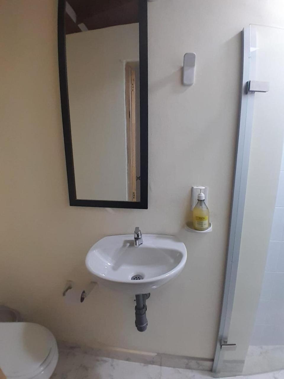 Bedroom With Private Bathroom & Shared Common Areas #3 Apartamento Medellín