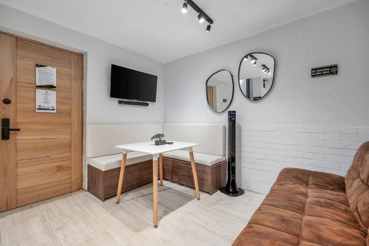 Nowa Gaira Provenza Walkable Area, Ac & Balcony Facing Karolg Club *