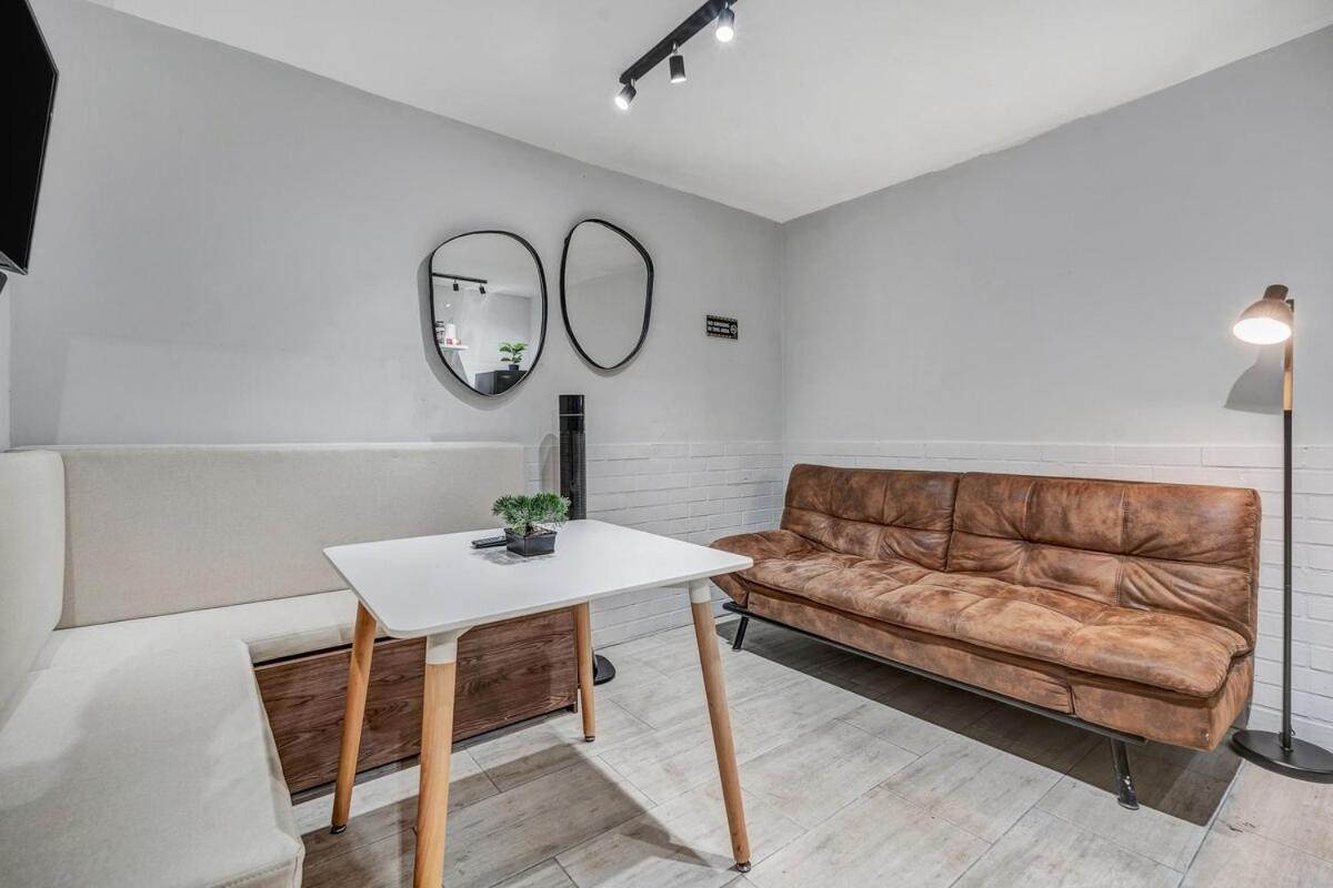 Apartamento Nowa Gaira Provenza Walkable Area, Ac & Balcony Facing Karolg Club Medellín