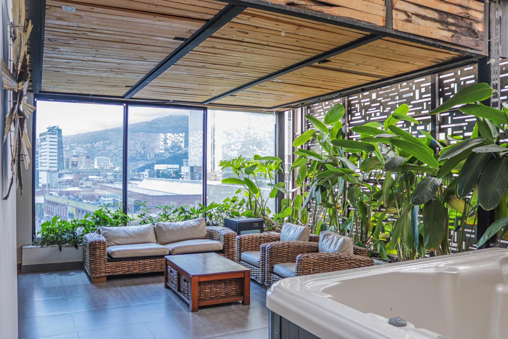 47 Center 3* Medellín