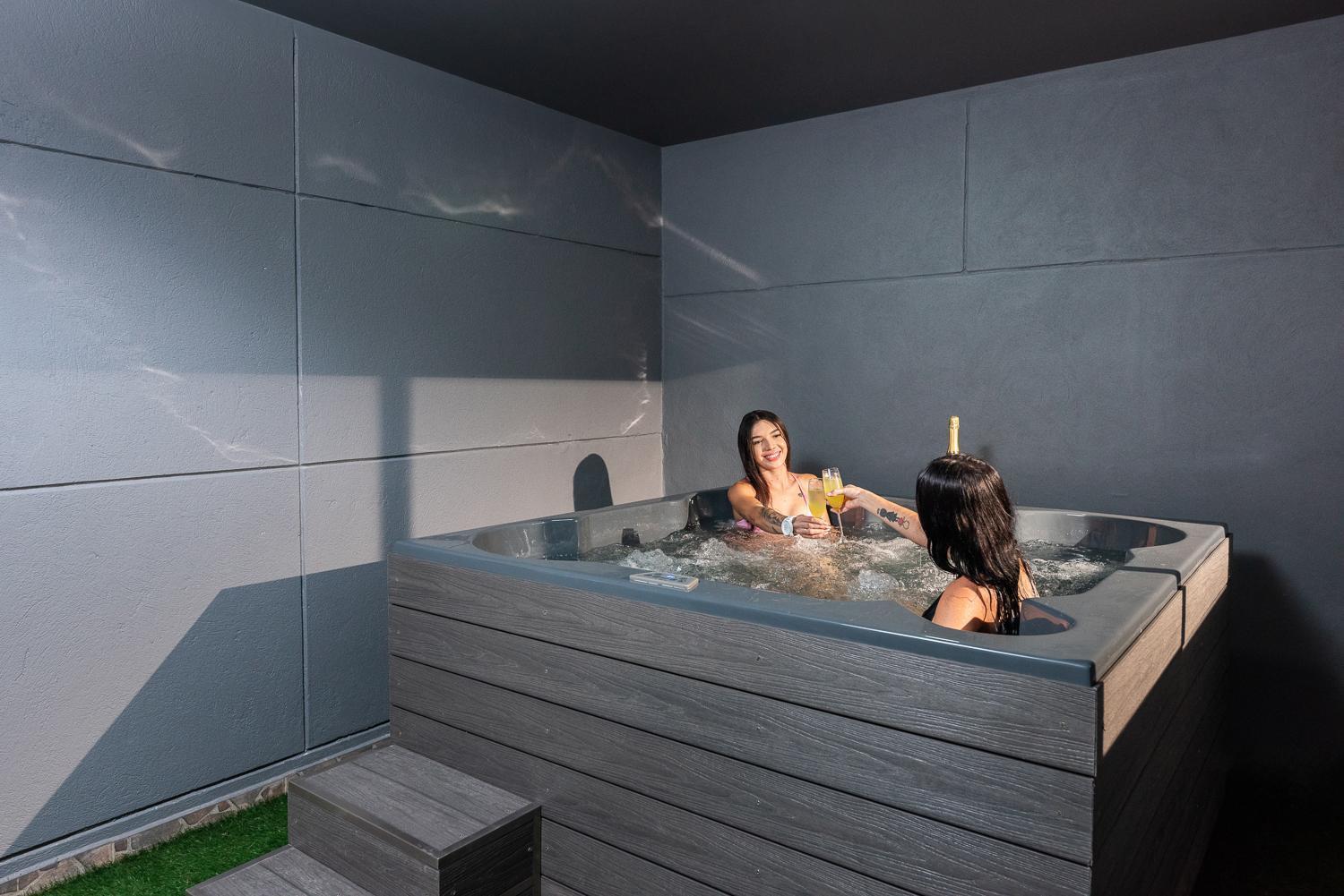 Provenza Infinity Steam Sauna Jacuzzi, Ac , Luxury Prime Location Apartamento