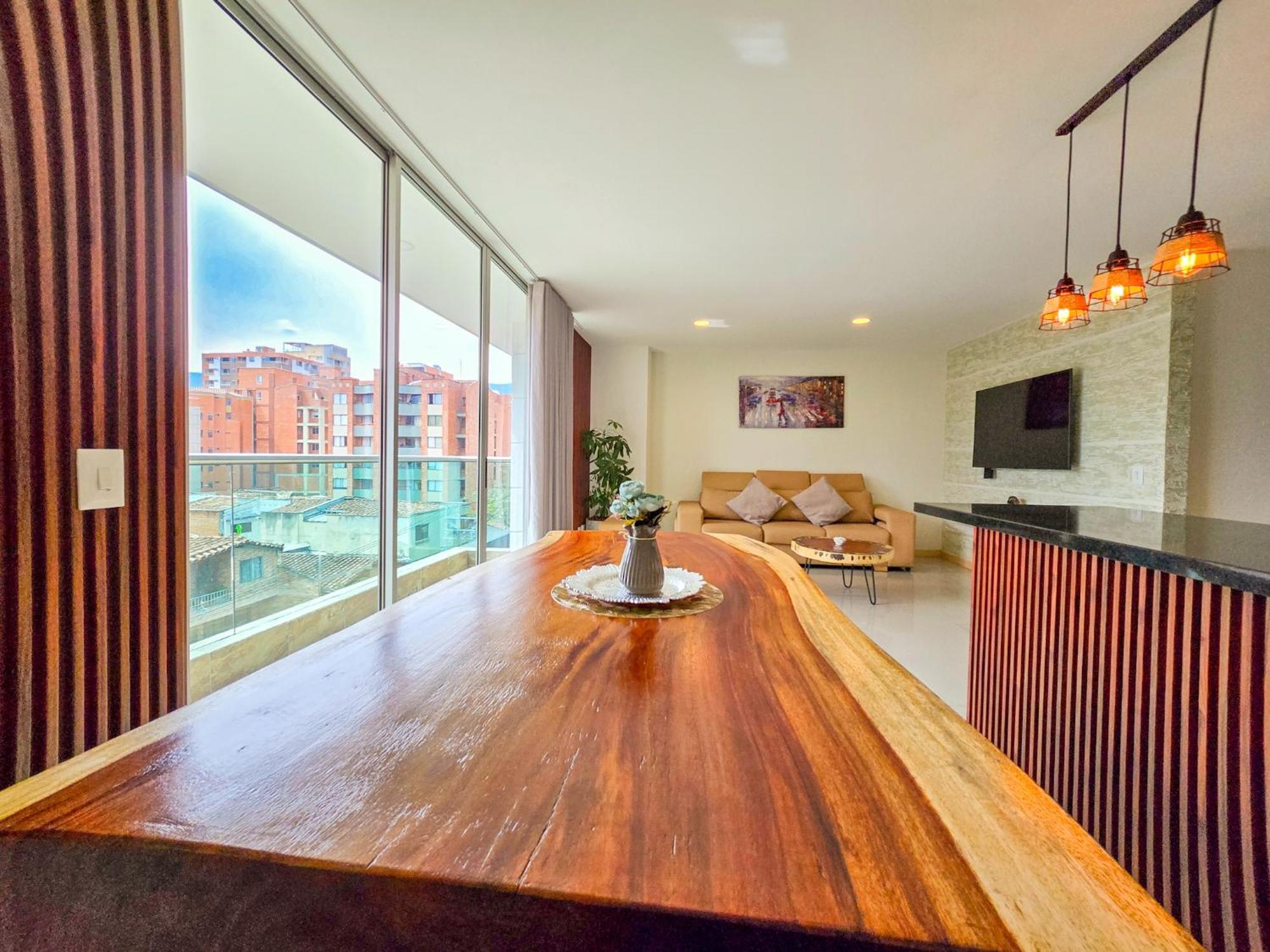 Laura Exclusivos Con Ascensor Privado En Laureles Medellín