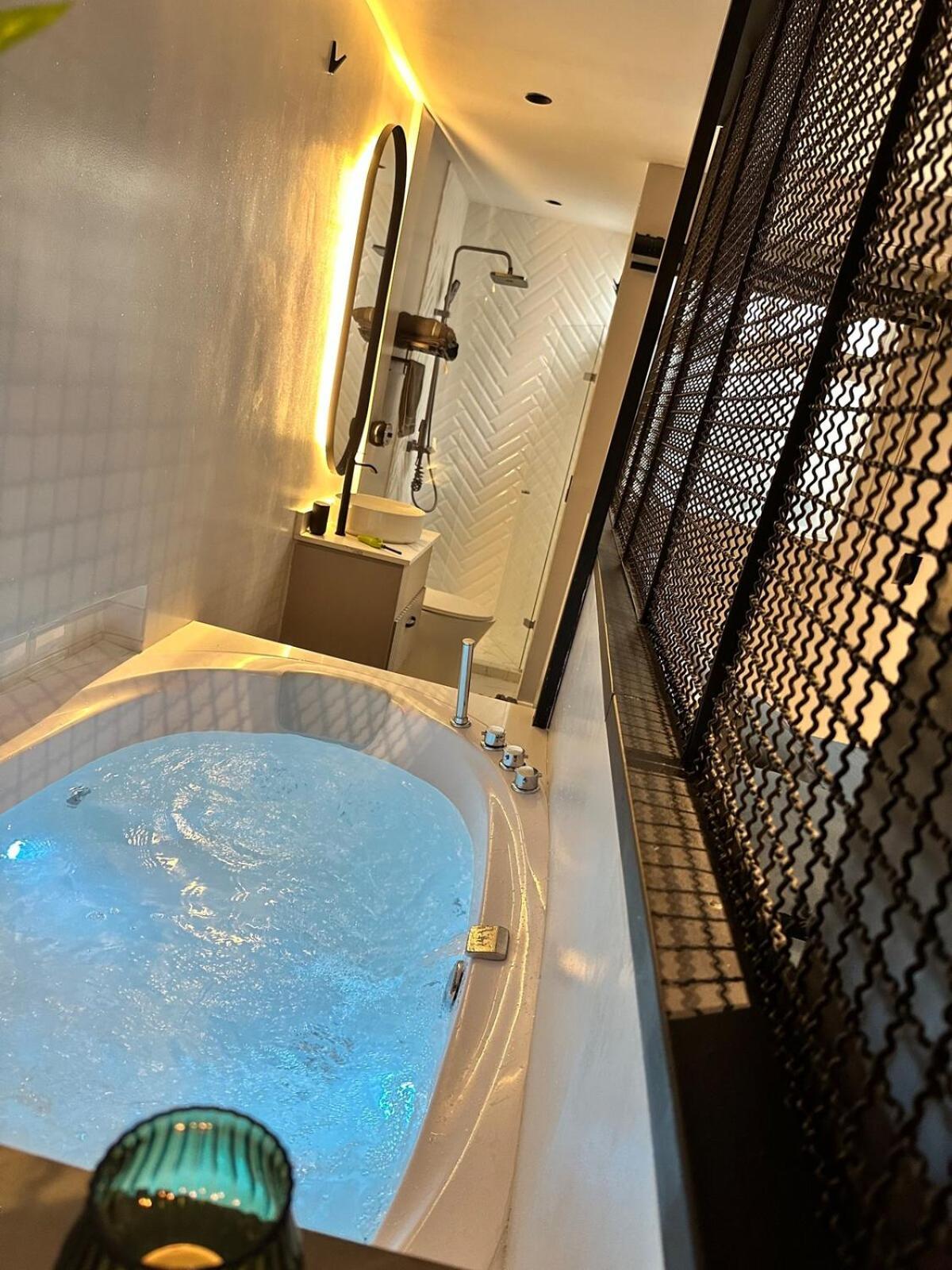 Luxury Penthouse With Jacuzzi And Ac, North Apartamento