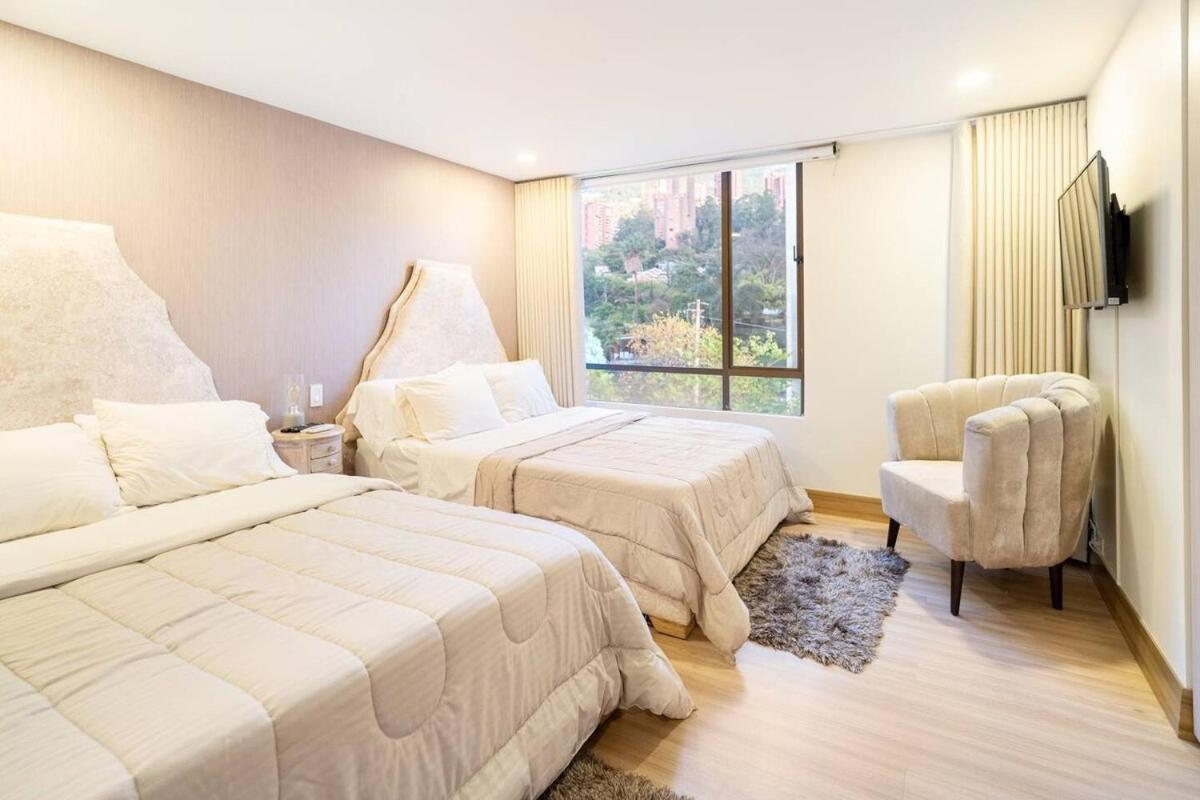 Apartamento Amazing Ph In Poblado 5bd & Heated Pool! Medellín