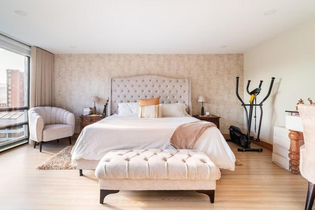 Apartamento Amazing Ph In Poblado 5bd & Heated Pool! Medellín