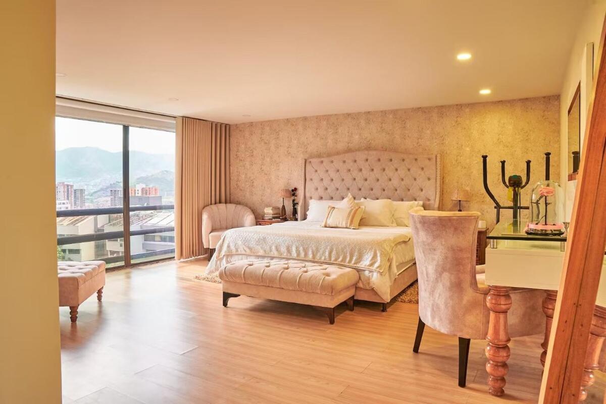 Amazing Ph In Poblado 5bd & Heated Pool! * Medellín