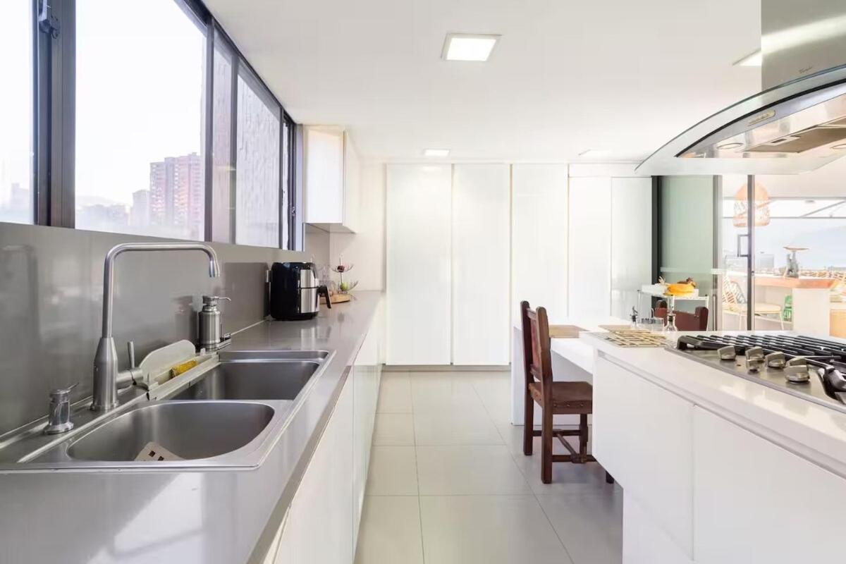 Apartamento Amazing Ph In Poblado 5bd & Heated Pool!