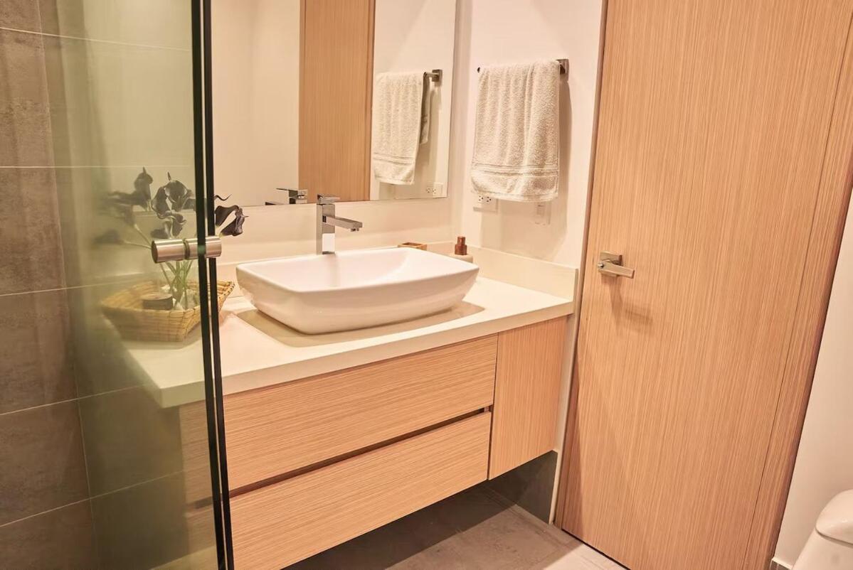Amazing Ph In Poblado 5bd & Heated Pool! Apartamento Medellín