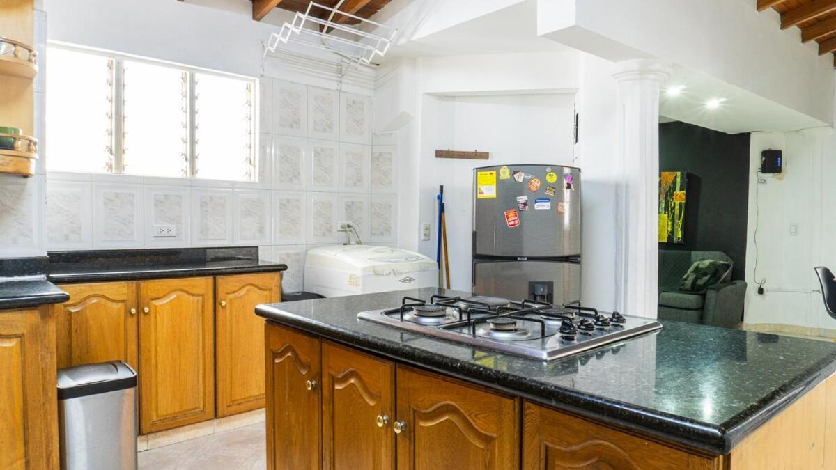 Apartamento Cerca A Estadio Con Balcon Y 5 *