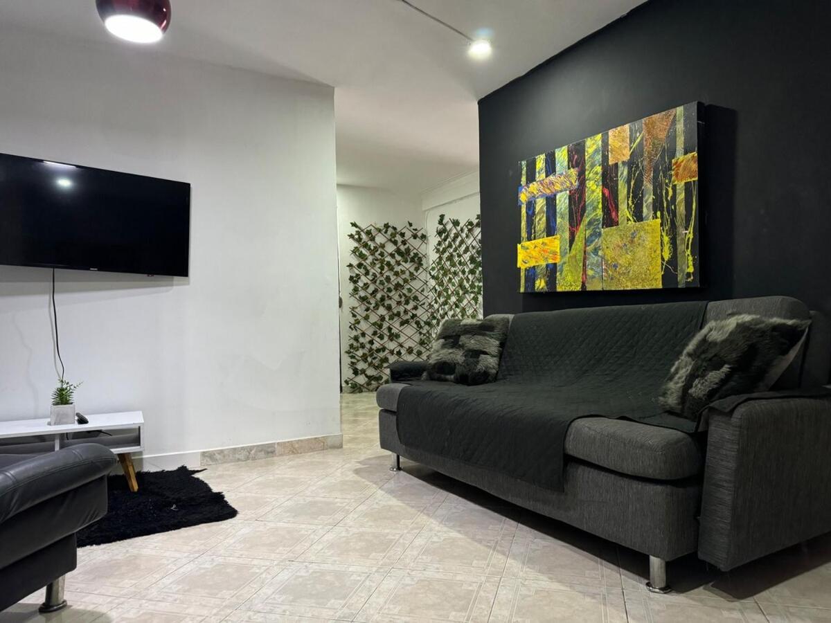 Apartamento Cerca A Estadio Con Balcon Y 5 Medellín