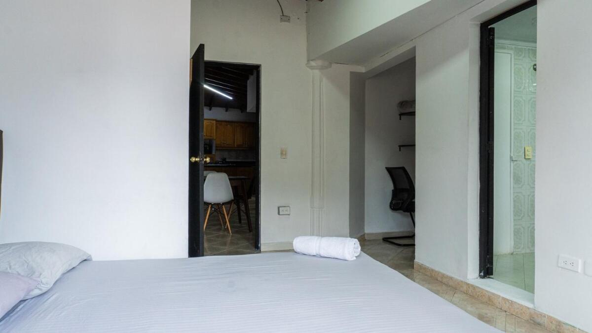 Cerca A Estadio Con Balcon Y 5 Apartamento