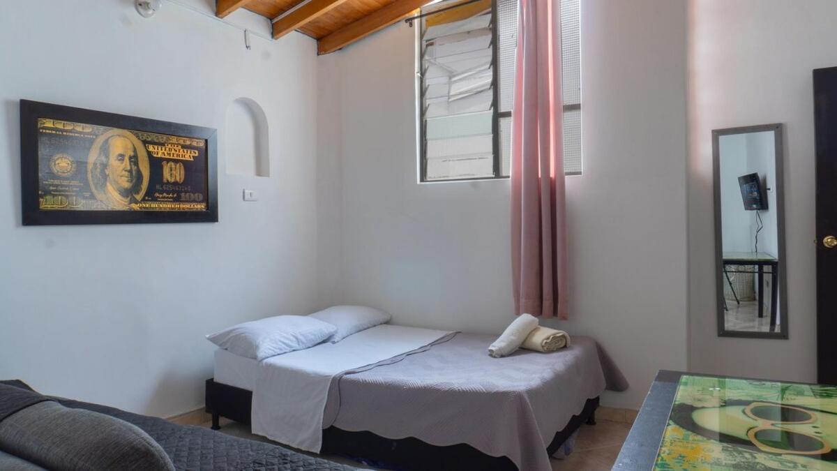 Cerca A Estadio Con Balcon Y 5 Apartamento *