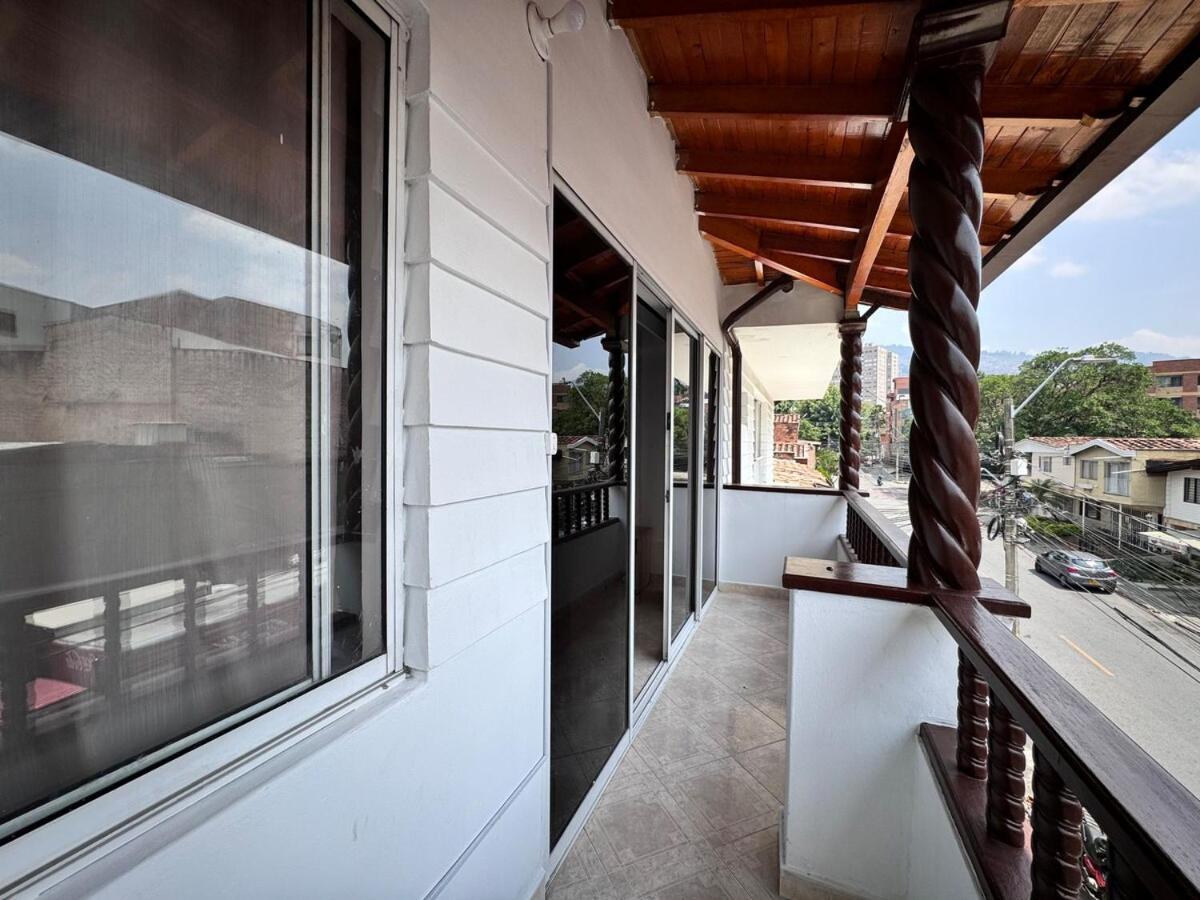 Cerca A Estadio Con Balcon Y 5 Apartamento