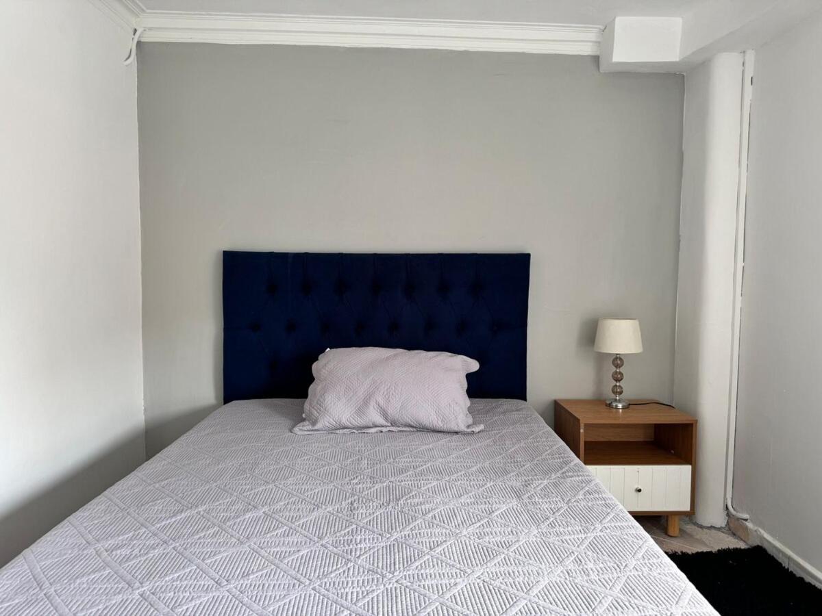 Cerca A Estadio Con Balcon Y 5 Apartamento