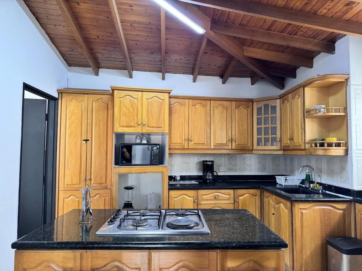 Apartamento Cerca A Estadio Con Balcon Y 5 *