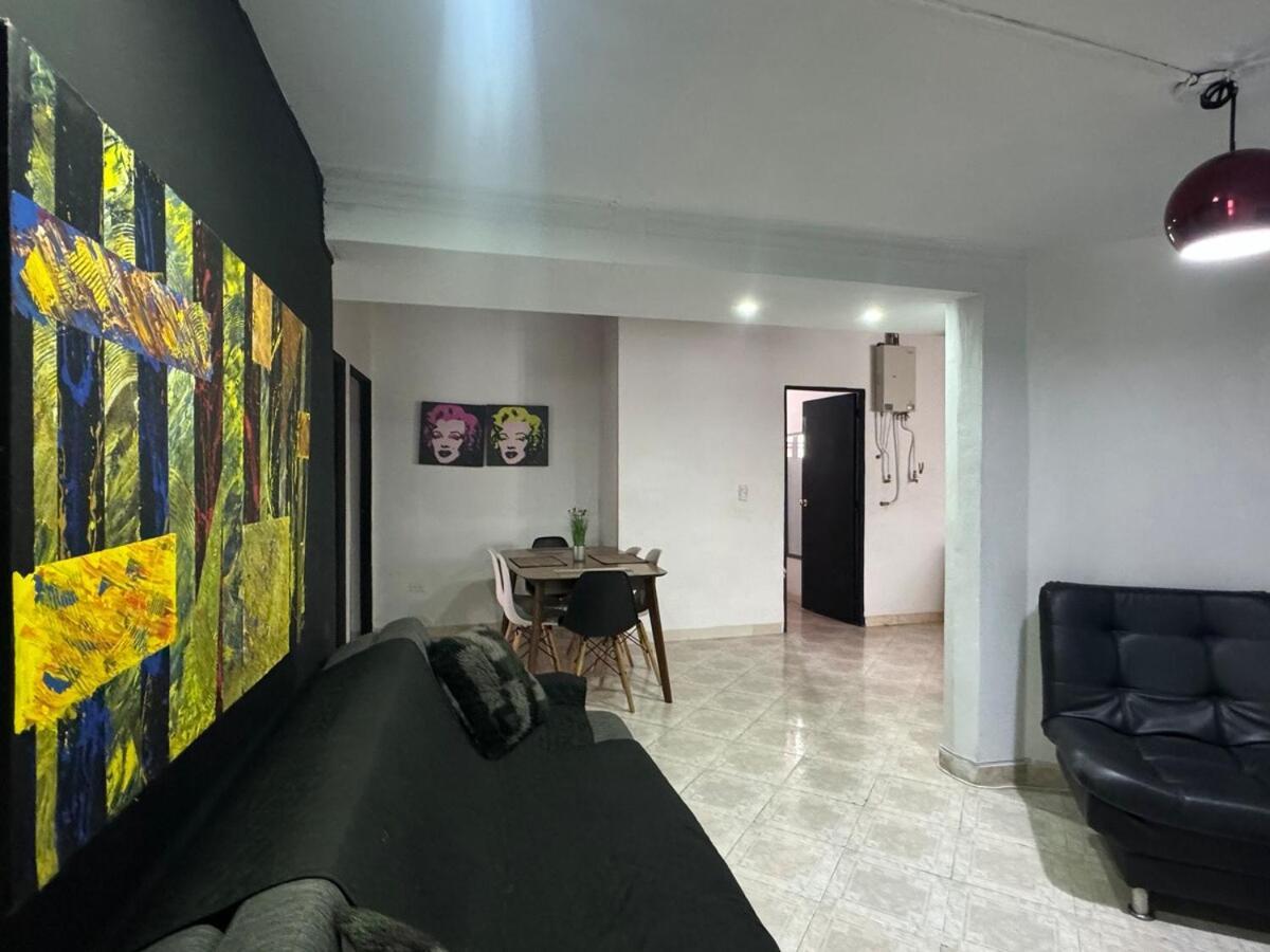 Cerca A Estadio Con Balcon Y 5 Apartamento