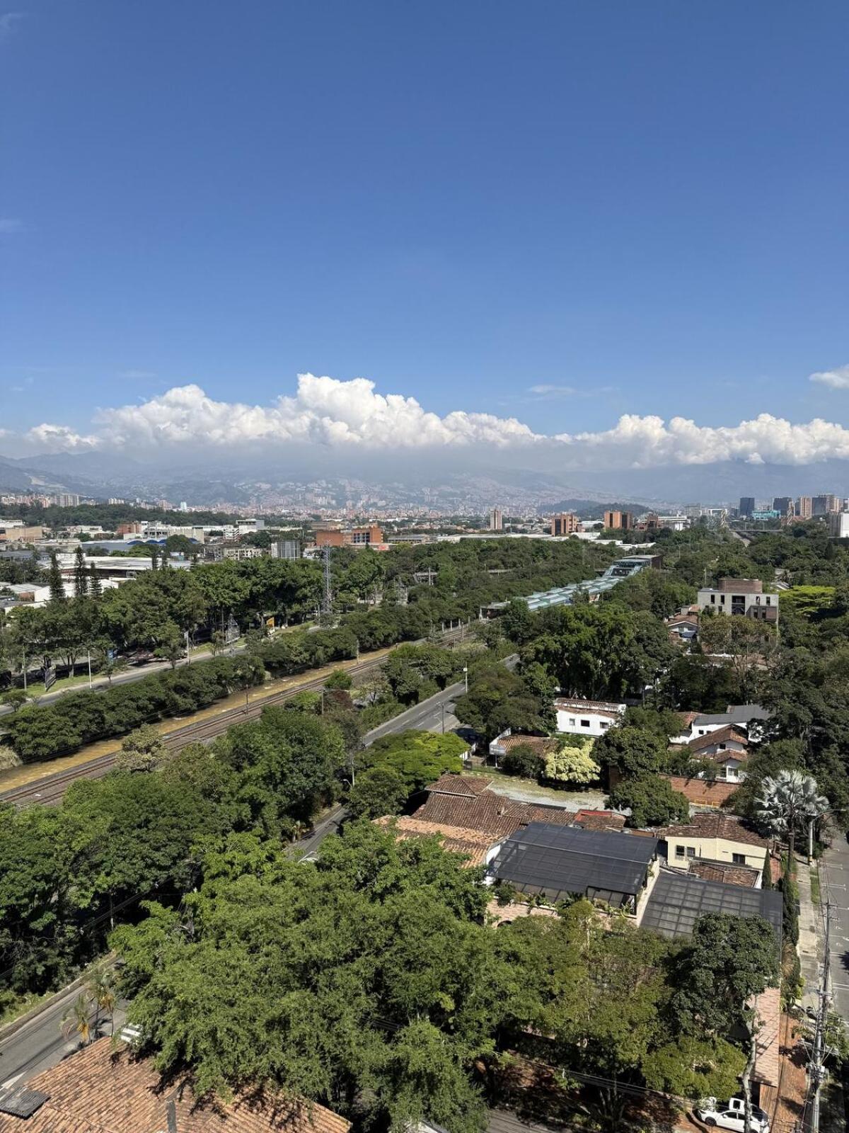Apartamento In Poblado 17th Floor W Pool *