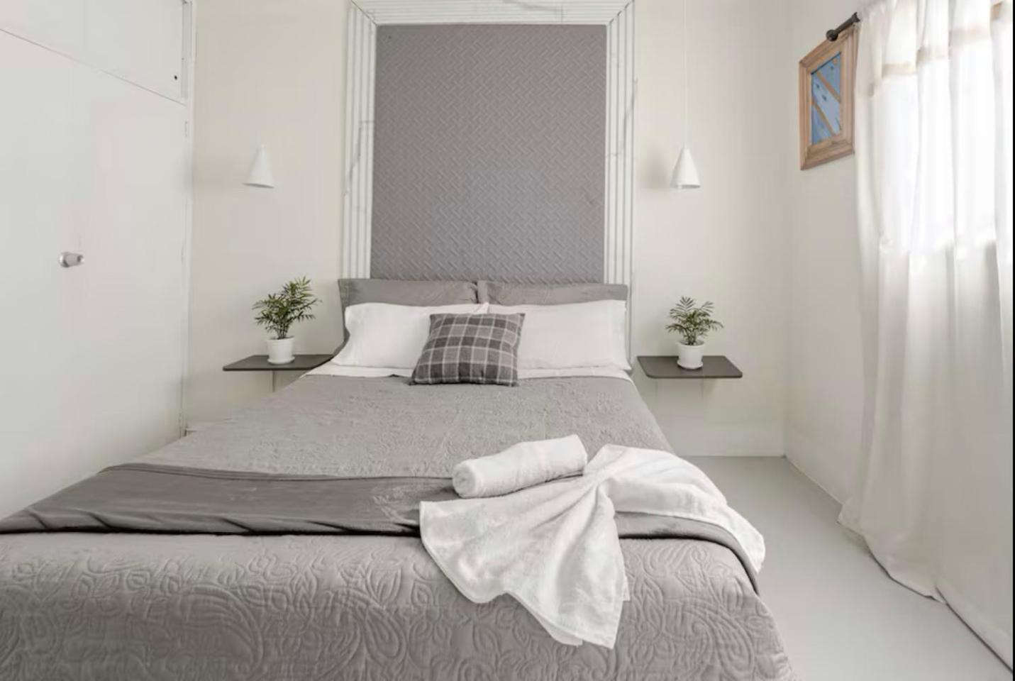 El Poblado 4 Bedroom 3 Bathroom Private Terrace Apartment Medellin