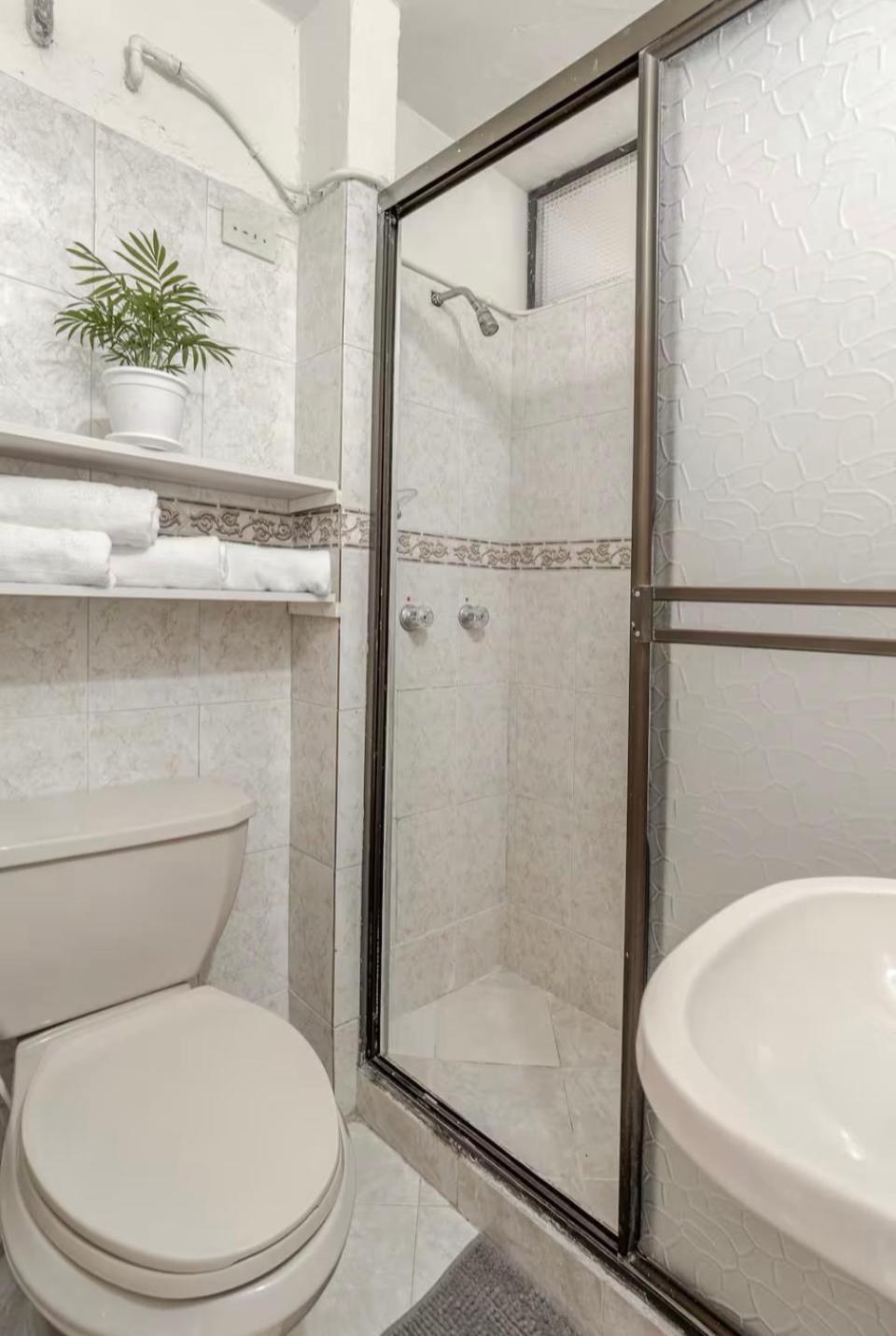 El Poblado 4 Bedroom 3 Bathroom Private Terrace Apartamento *