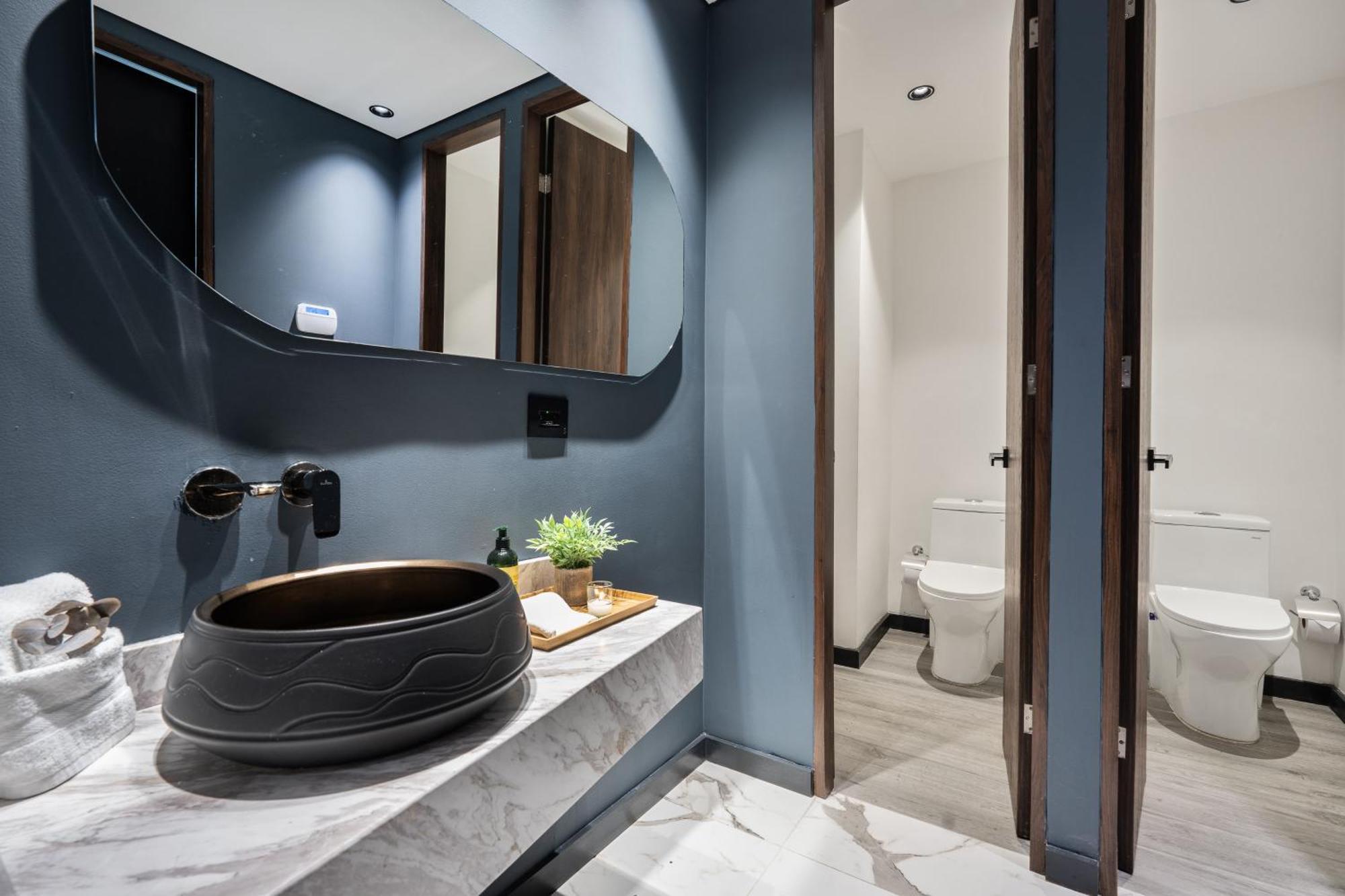 Tribeca Villa *
