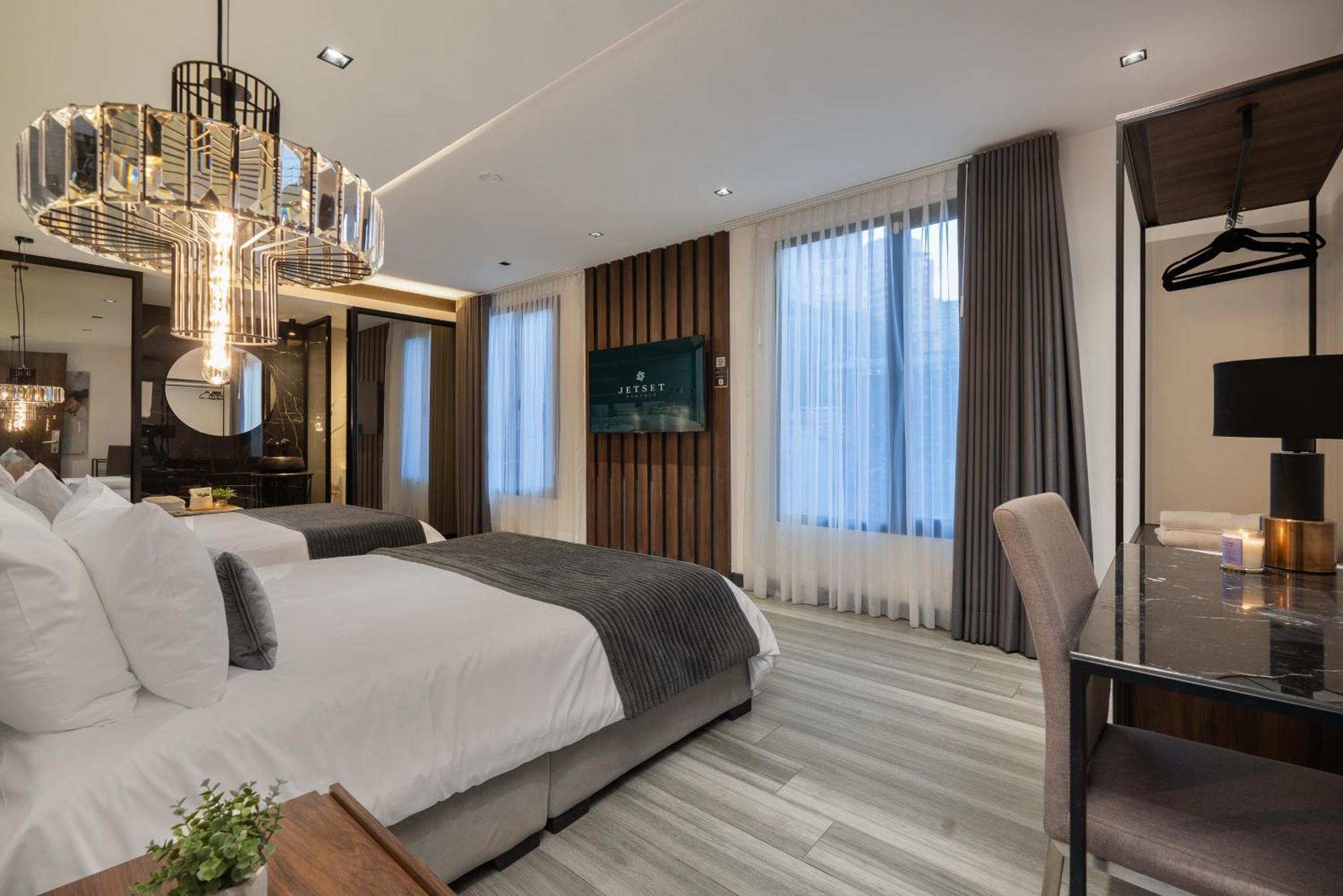 Tribeca Villa *