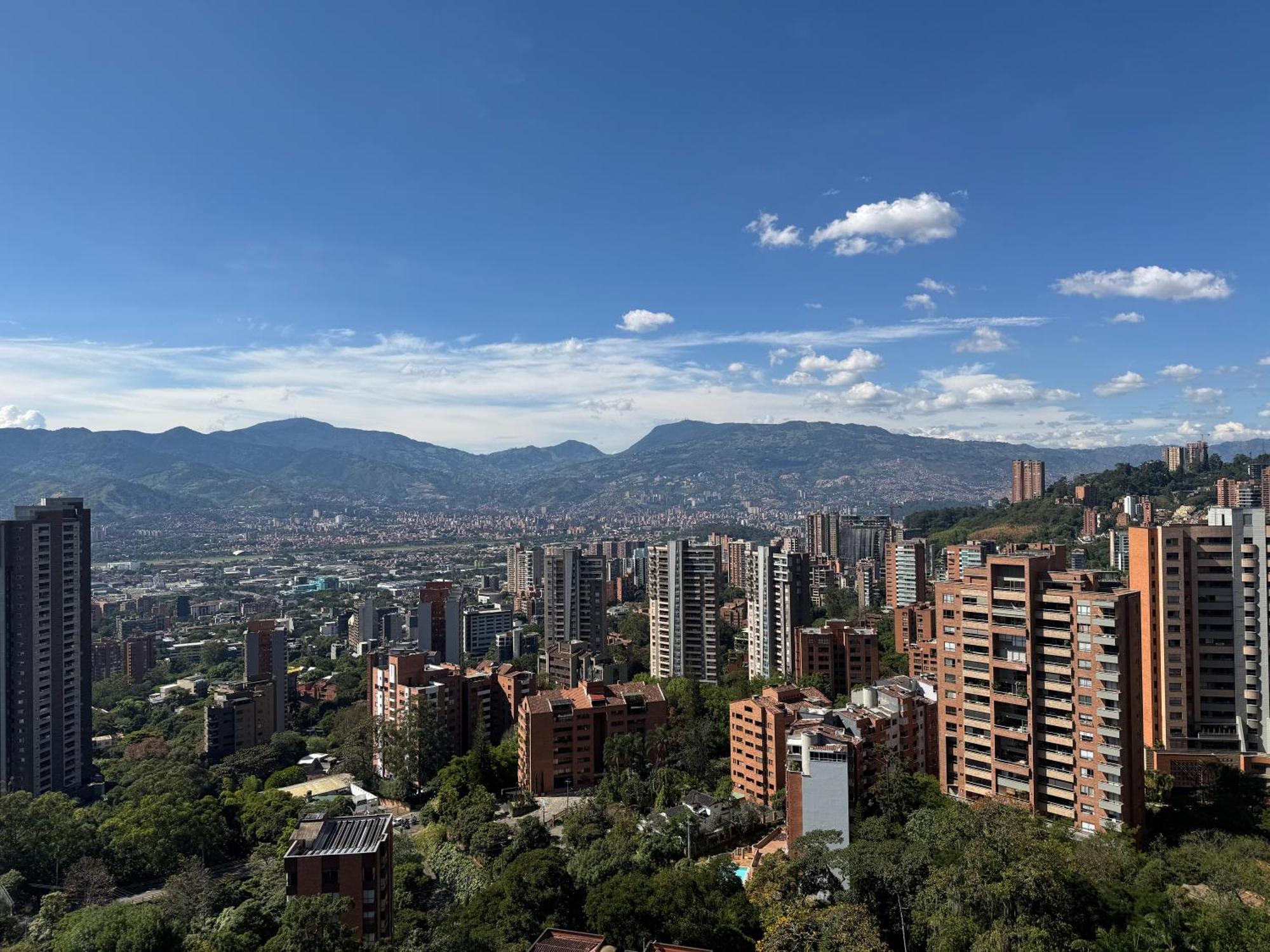 Apartamento Gran Loft Cerca Al Tesoro Y Al Lleras 121 Medellín