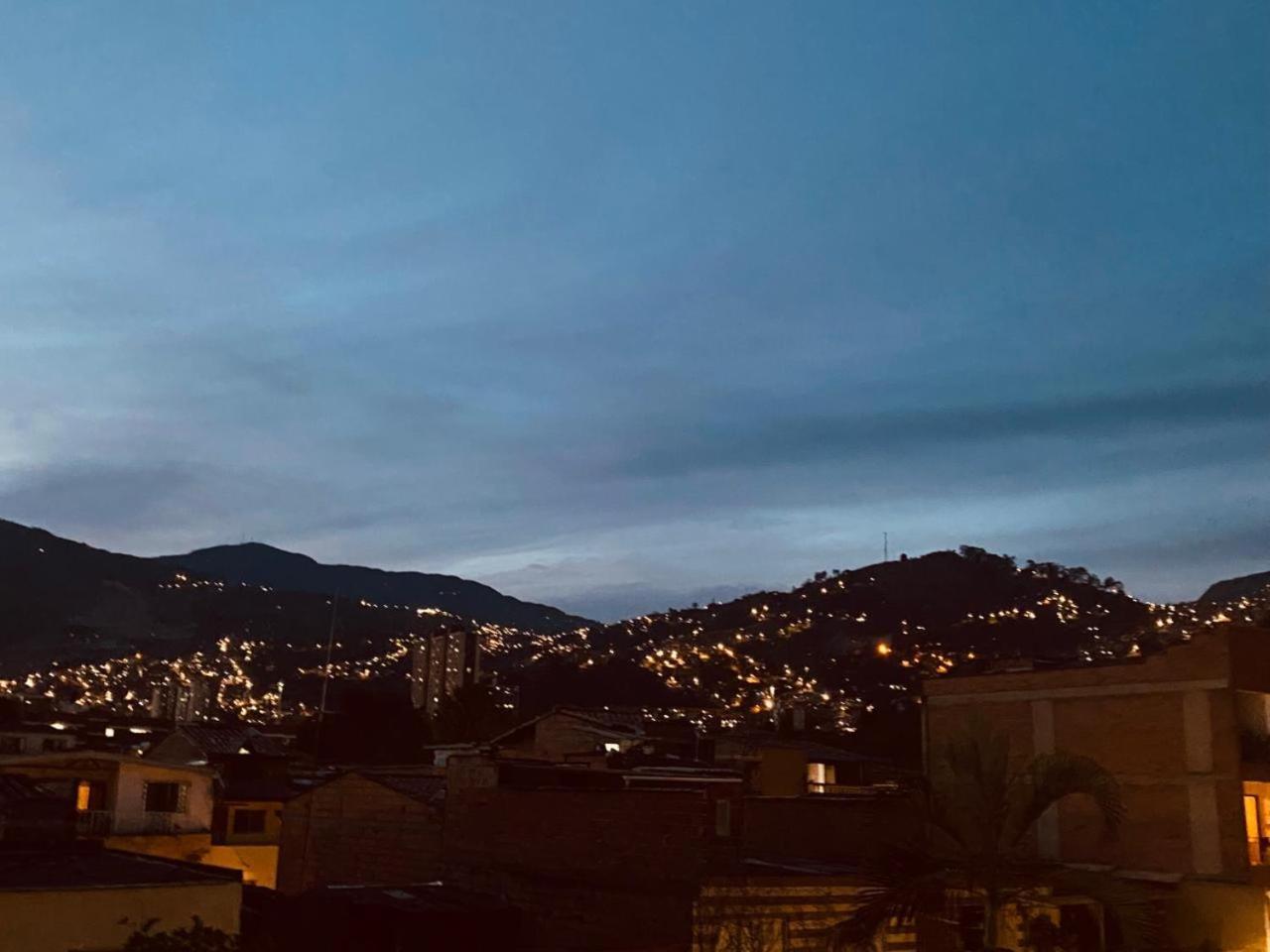 En Casa Ithaca En Floresta - Santa Lucia Apartamento Medellín