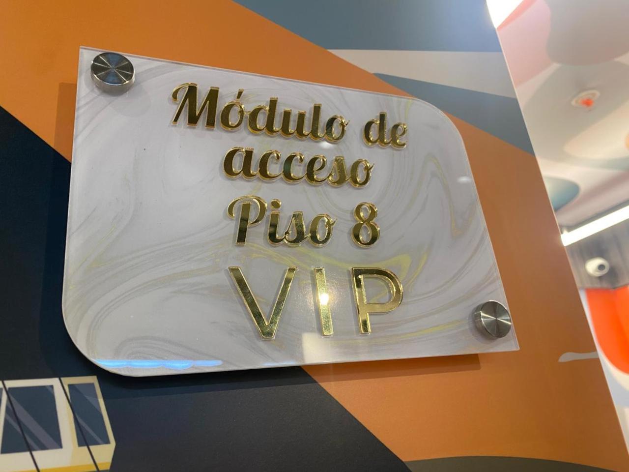 Hotel Living 35 Piso 8 Vip *