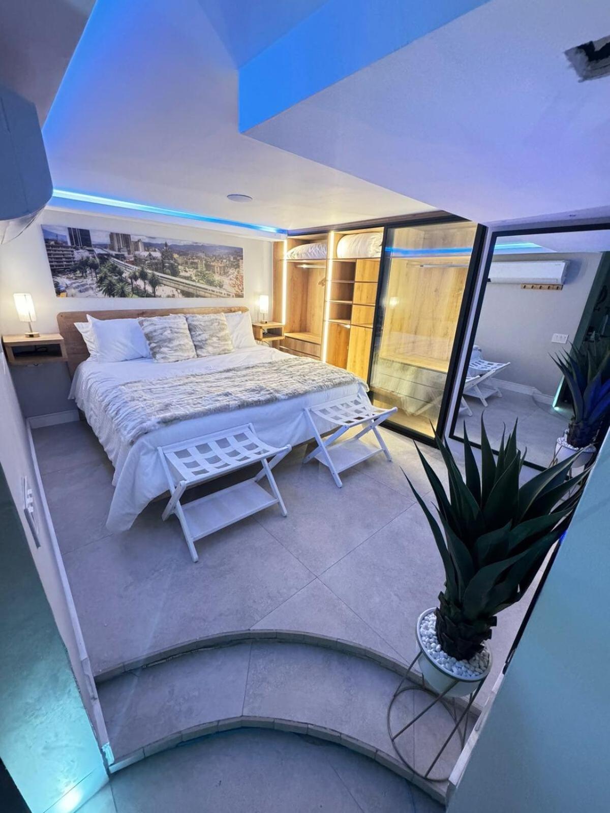 Luxury Jacuzzi Air Conditioning Fireplace And King Bed Apartamento Medellín