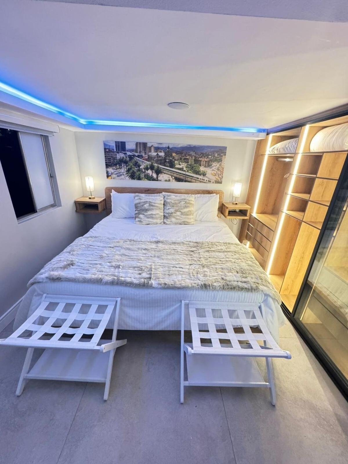 Luxury Jacuzzi Air Conditioning Fireplace And King Bed *