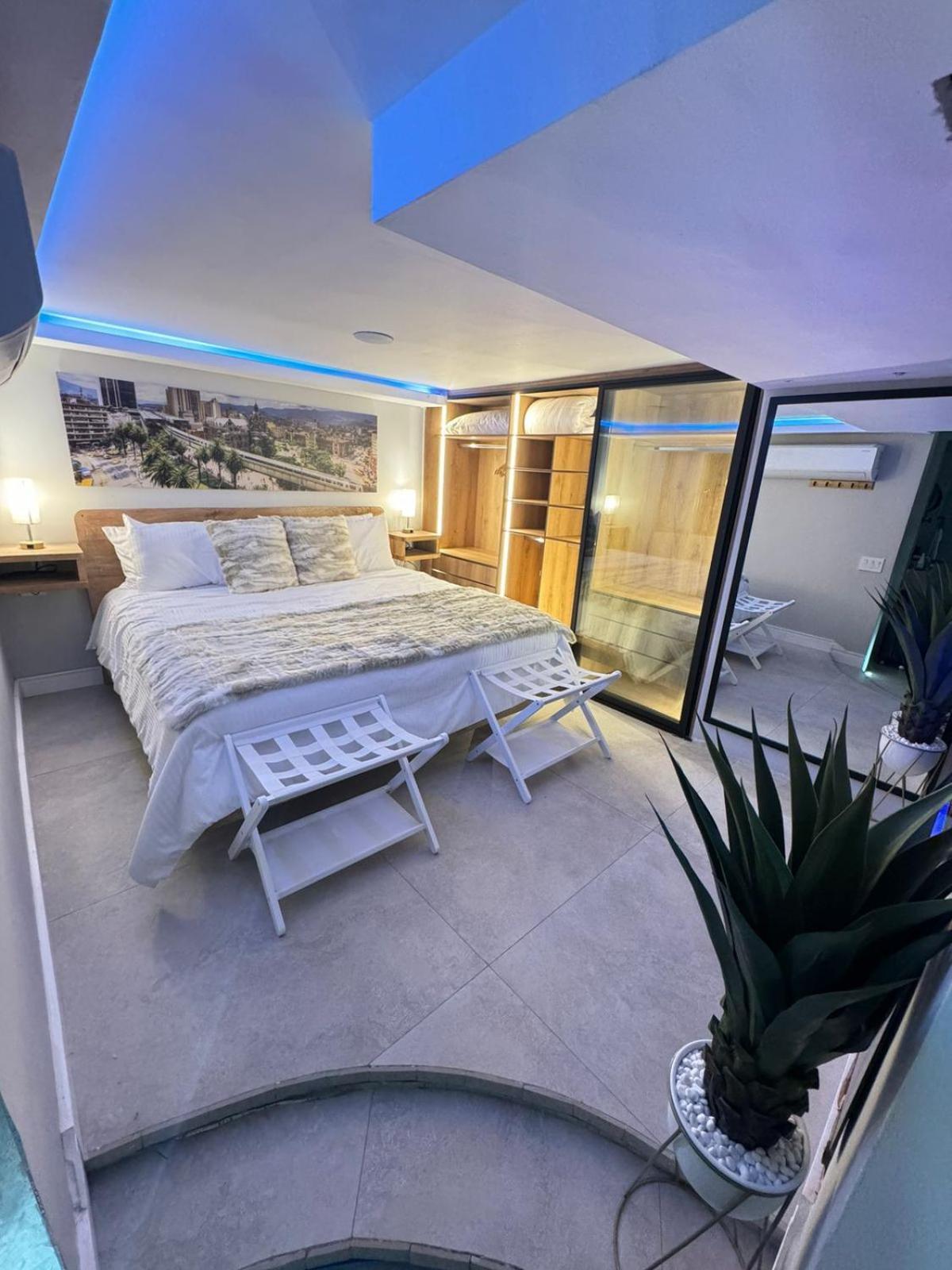 Luxury Jacuzzi Air Conditioning Fireplace And King Bed Medellín
