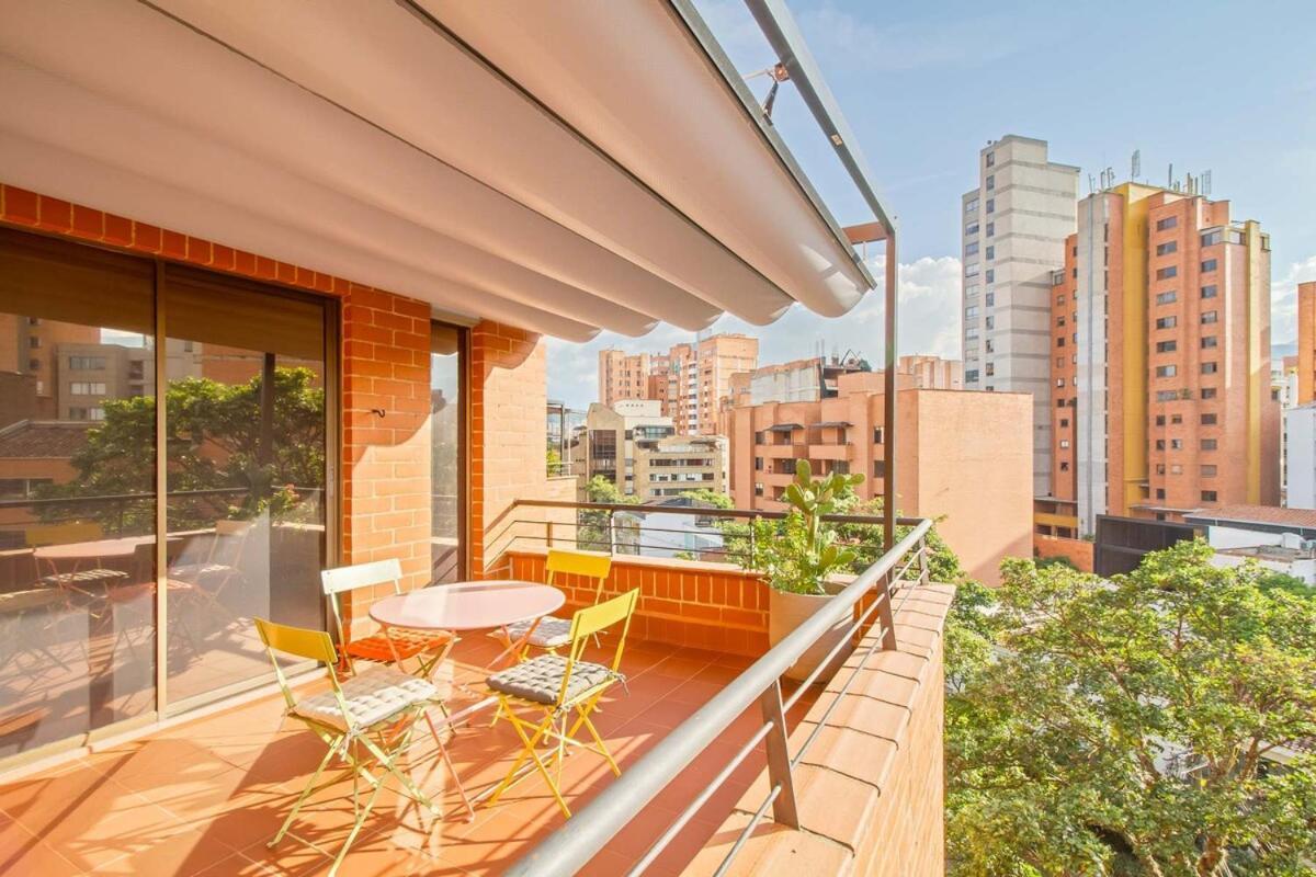 Medellin, Laureles - Luxury Penthouse, 5-min Zona Rosa, 5 Balconies, Panoramic Views Medellín