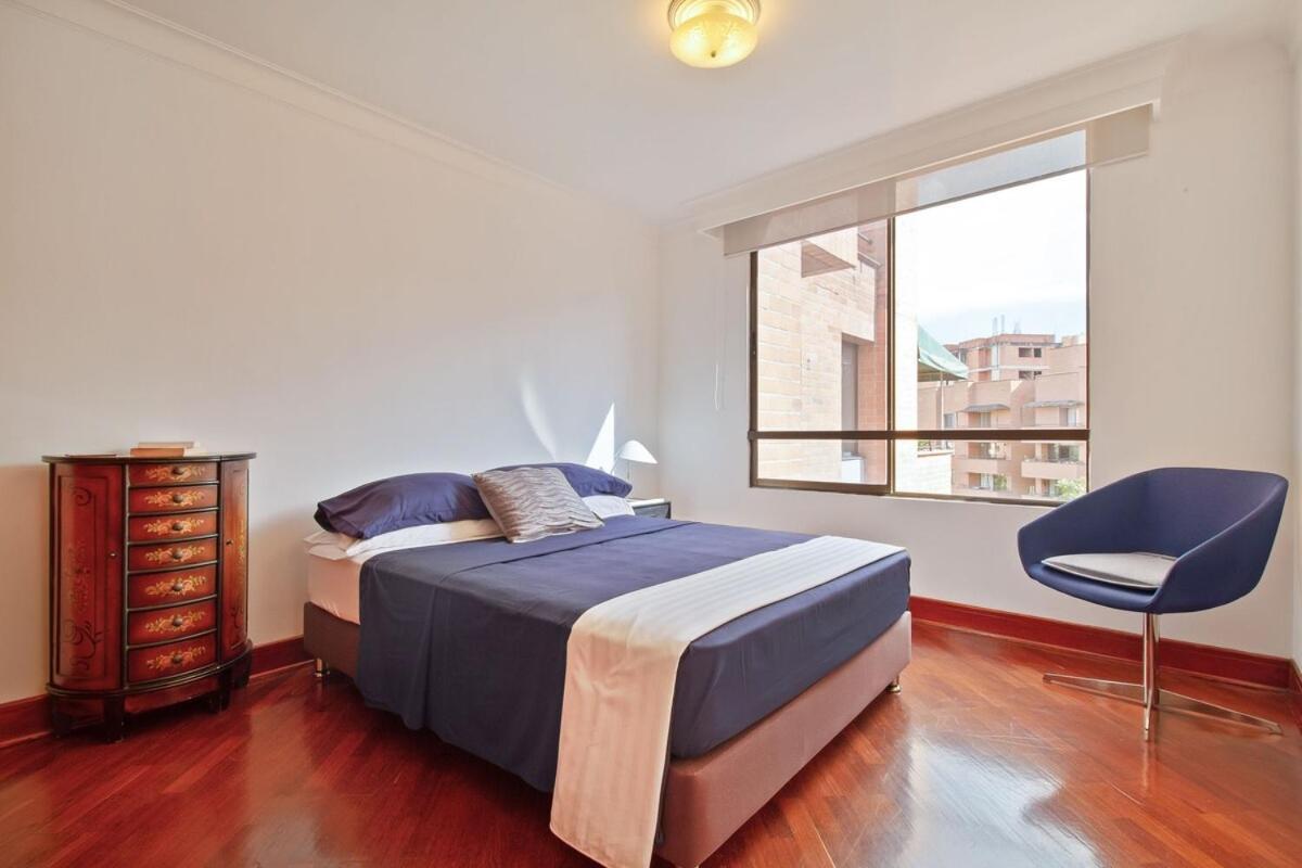 Medellin, Laureles - Luxury Penthouse, 5-min Zona Rosa, 5 Balconies, Panoramic Views