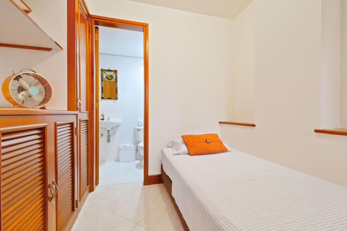 Medellin, Laureles - Luxury Penthouse, 5-min Zona Rosa, 5 Balconies, Panoramic Views Medellín