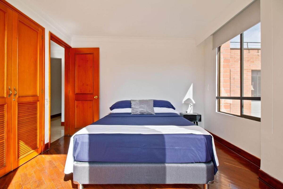 Medellin, Laureles - Luxury Penthouse, 5-min Zona Rosa, 5 Balconies, Panoramic Views Apartamento