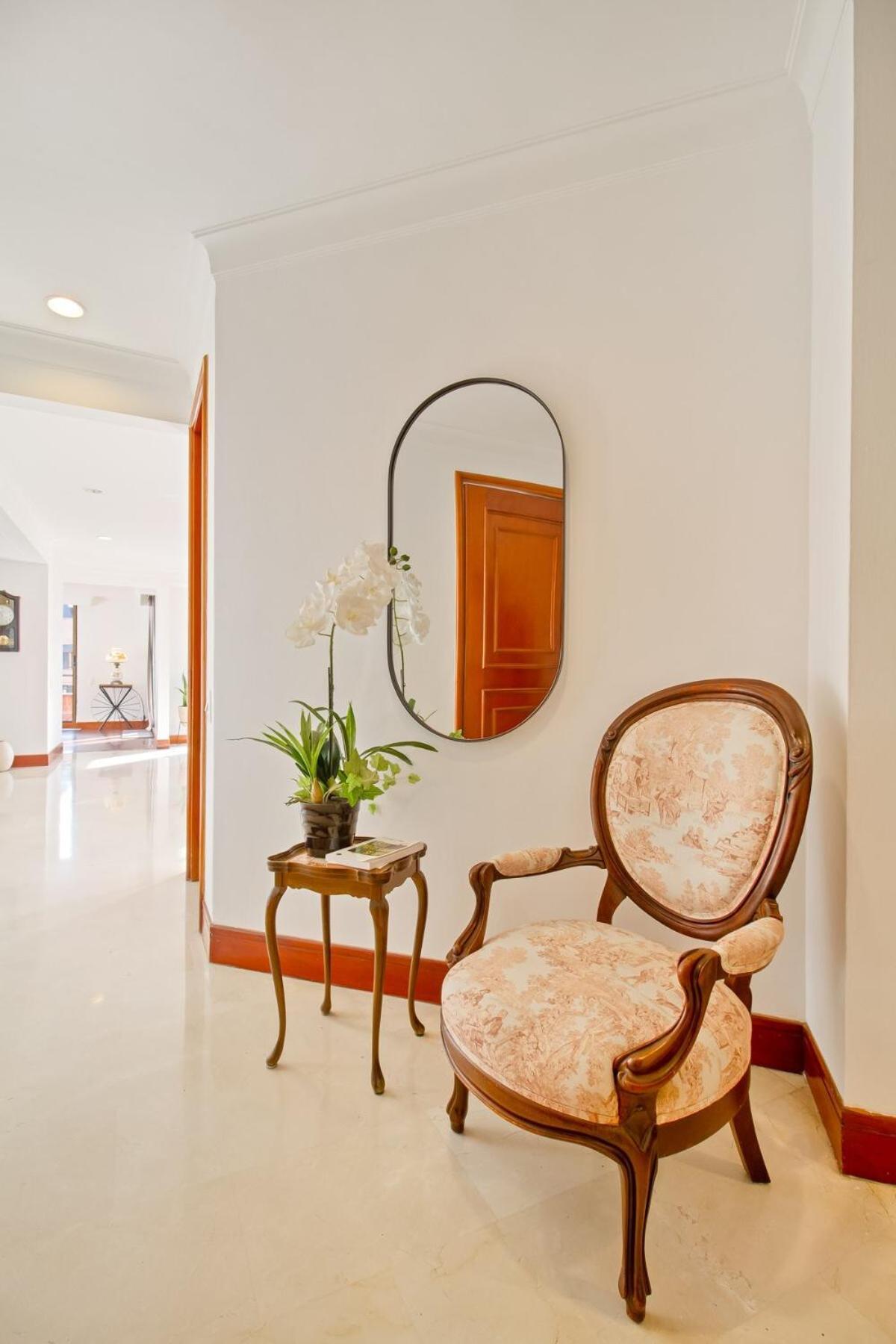 Medellin, Laureles - Luxury Penthouse, 5-min Zona Rosa, 5 Balconies, Panoramic Views Apartamento *