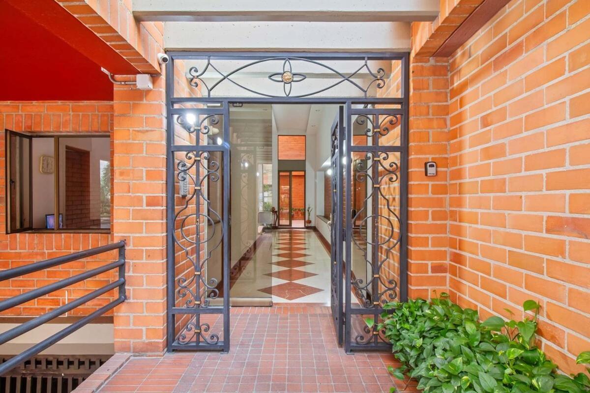 Apartamento Medellin, Laureles - Luxury Penthouse, 5-min Zona Rosa, 5 Balconies, Panoramic Views Medellín