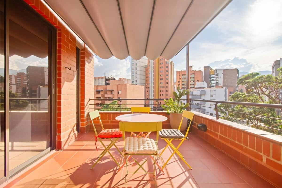 Apartamento Medellin, Laureles - Luxury Penthouse, 5-min Zona Rosa, 5 Balconies, Panoramic Views Medellín