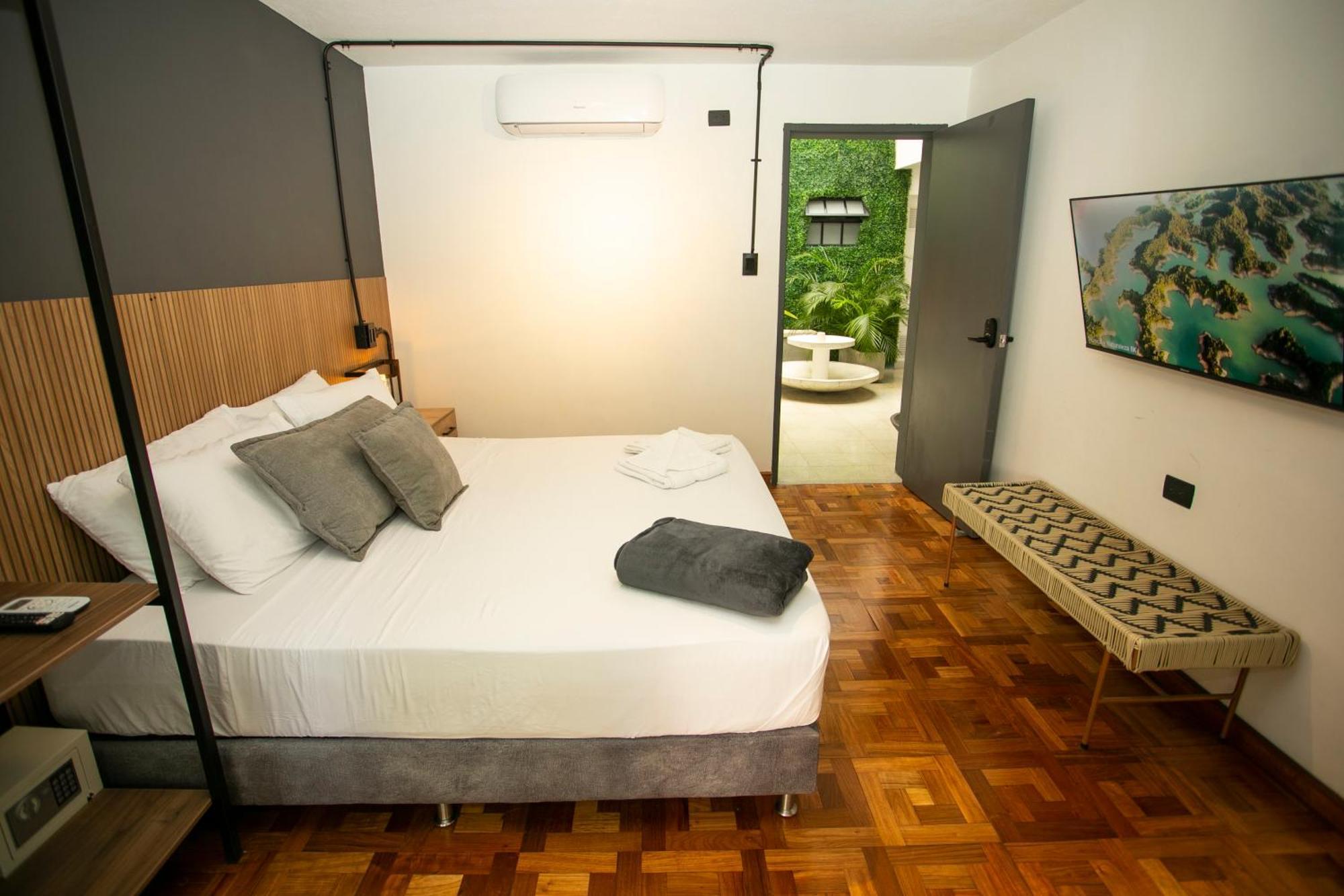Lorel Spring Luxury Cozy And Relaxing 5br-ac-wifi-jacuzzi-ac-laundry * Medellín