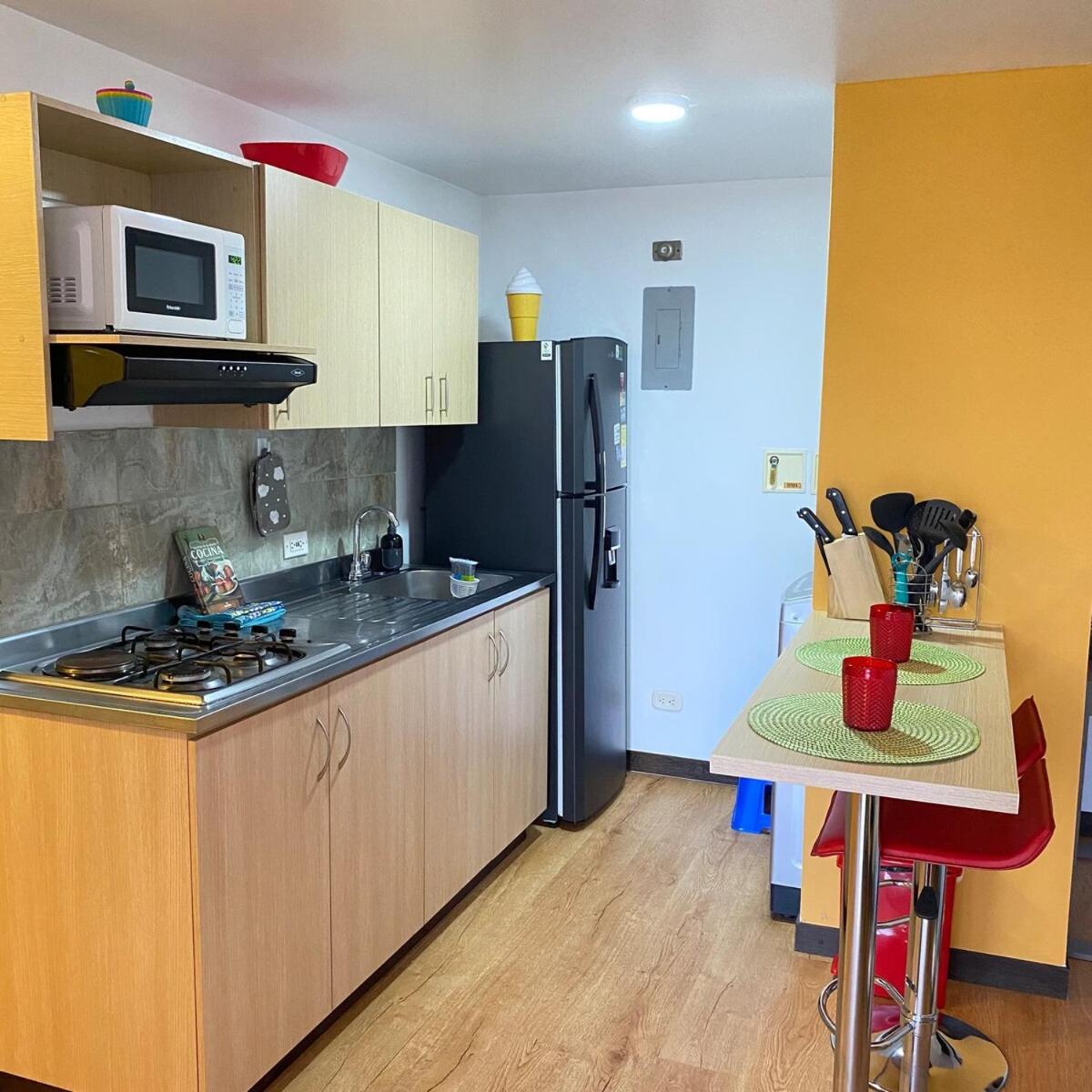Tu Hogar Temporal En Medellin, Moderno, Comodo, Bien Ubicado Y Wifi 400 * Medellín