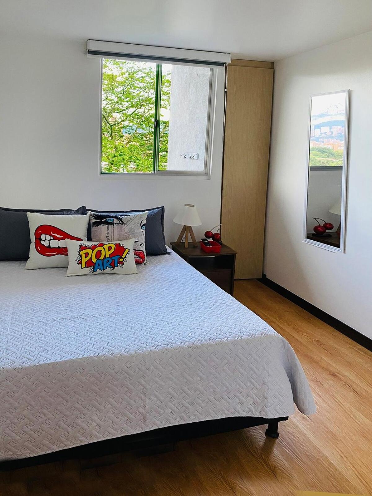 Apartamento Tu Hogar Temporal En Medellin, Moderno, Comodo, Bien Ubicado Y Wifi 400 Medellín