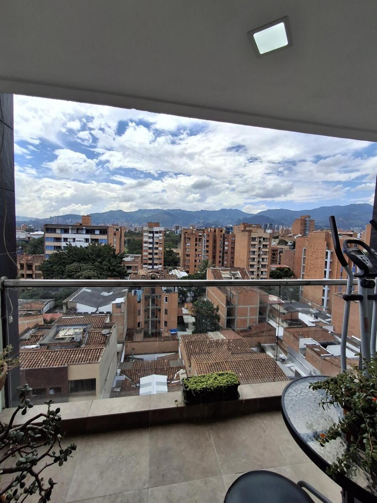 Rentalsop An09 En Laureles El Barrio Mas Cool Del Mundo, Moderno, Con Balcon Y Excelente Vista * Medellín