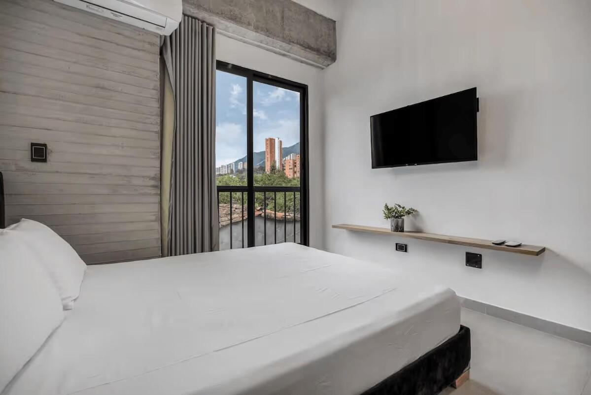 Poblado, 5 Min To San Lucas Plaza, Free Parking 315 Apartamento