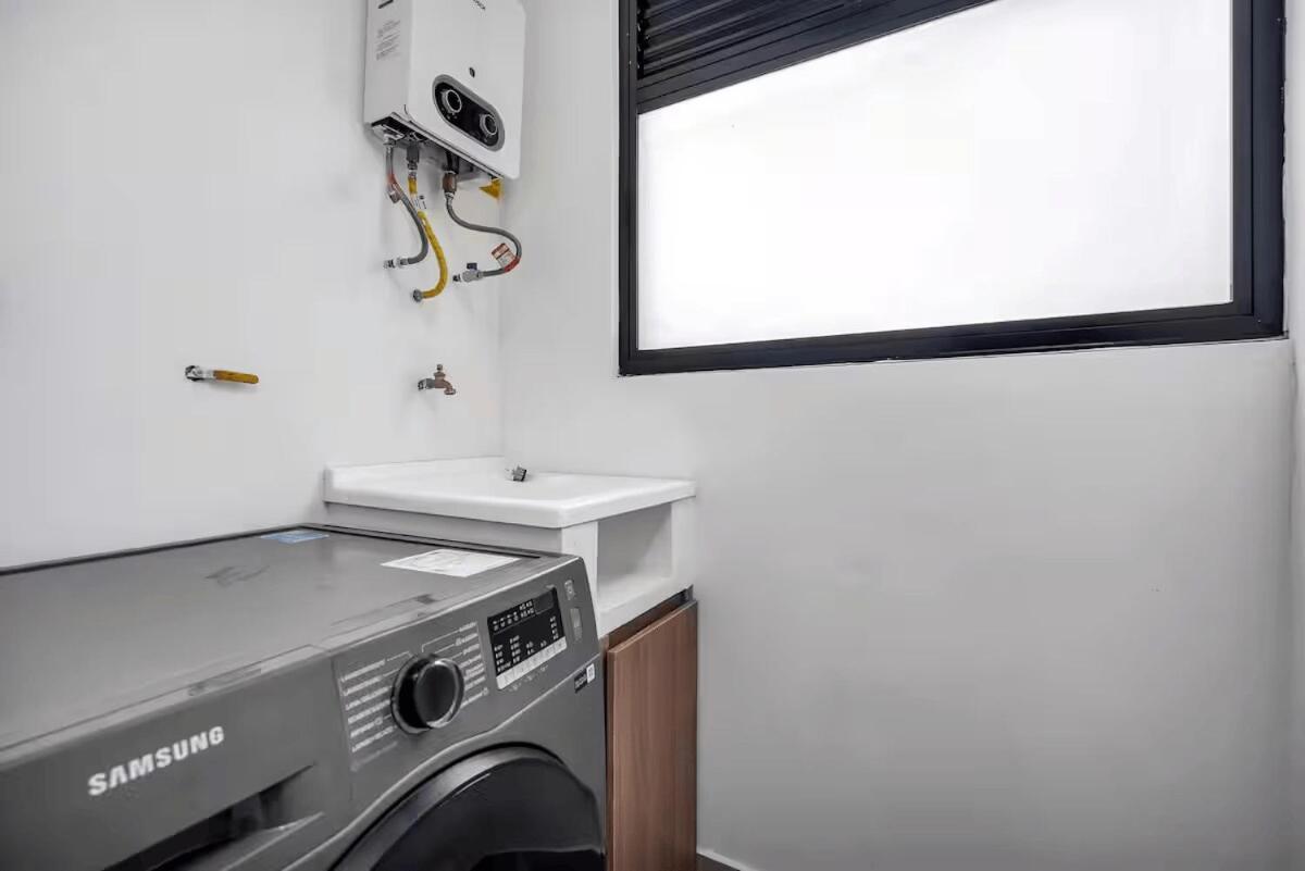 Poblado, 5 Min To San Lucas Plaza, Free Parking 315 Apartamento