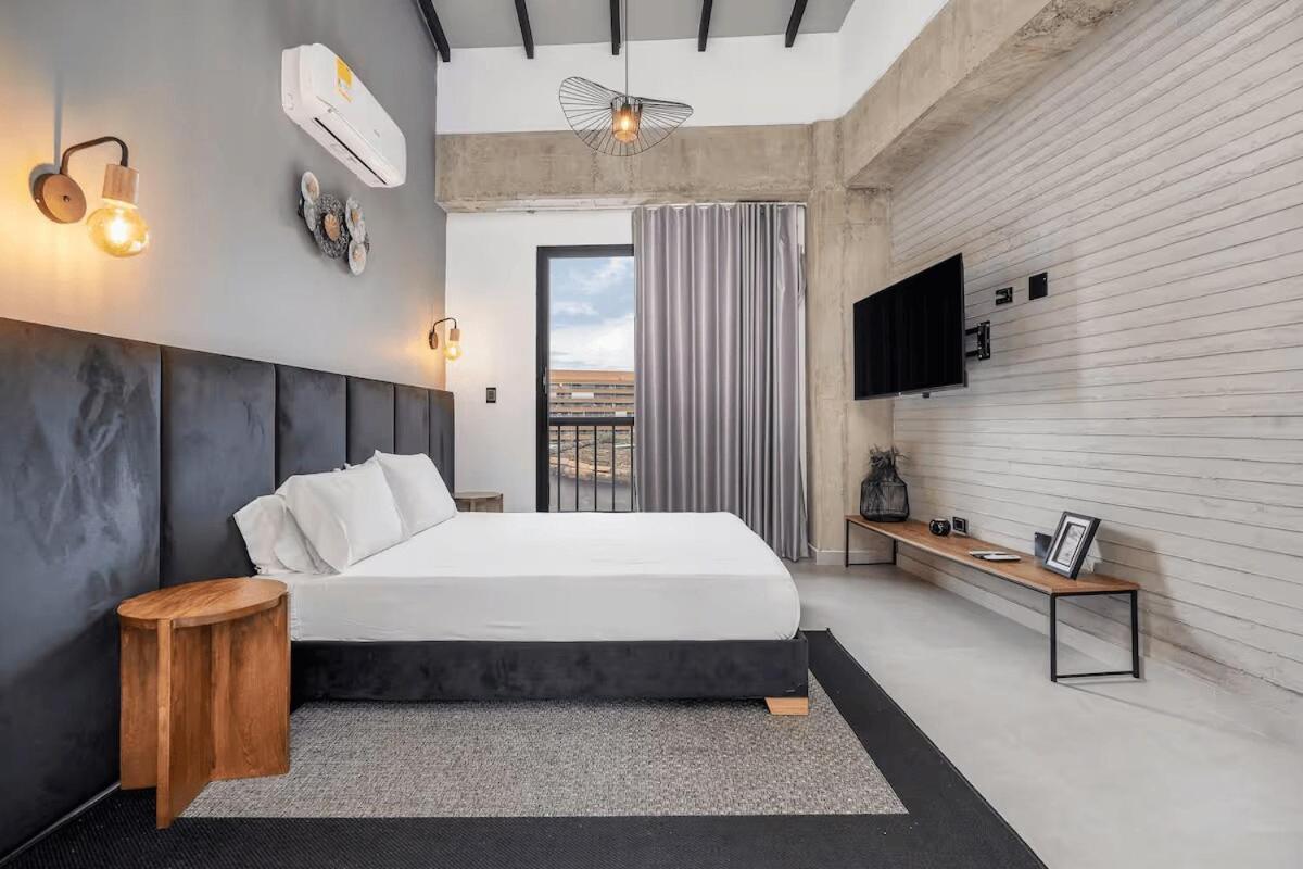 Poblado, 5 Min To San Lucas Plaza, Free Parking 315 *
