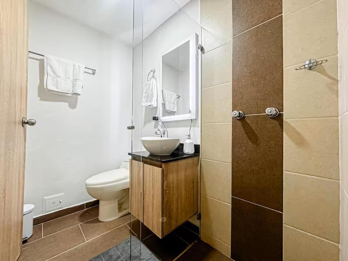 De Lujo-parking-15 Minutes Provence Apartamento Medellín