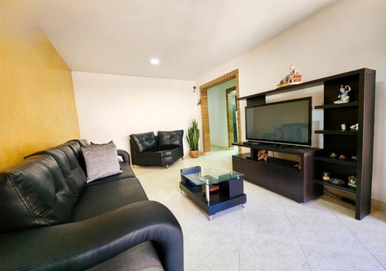 Casa Ideal Medellin, Amplia, Calida Y Estrategica Сasa de vacaciones