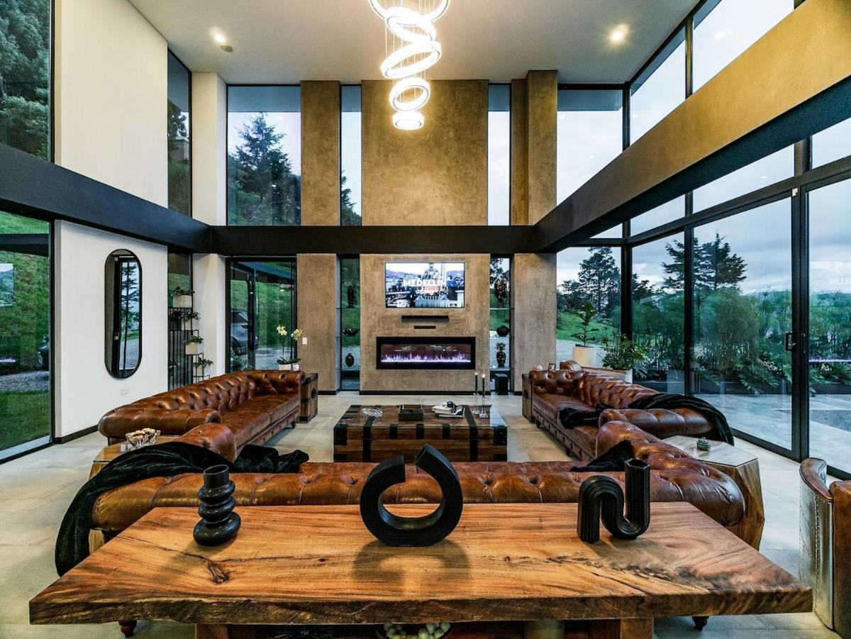 Villa Exquisite Retreat In Medellín