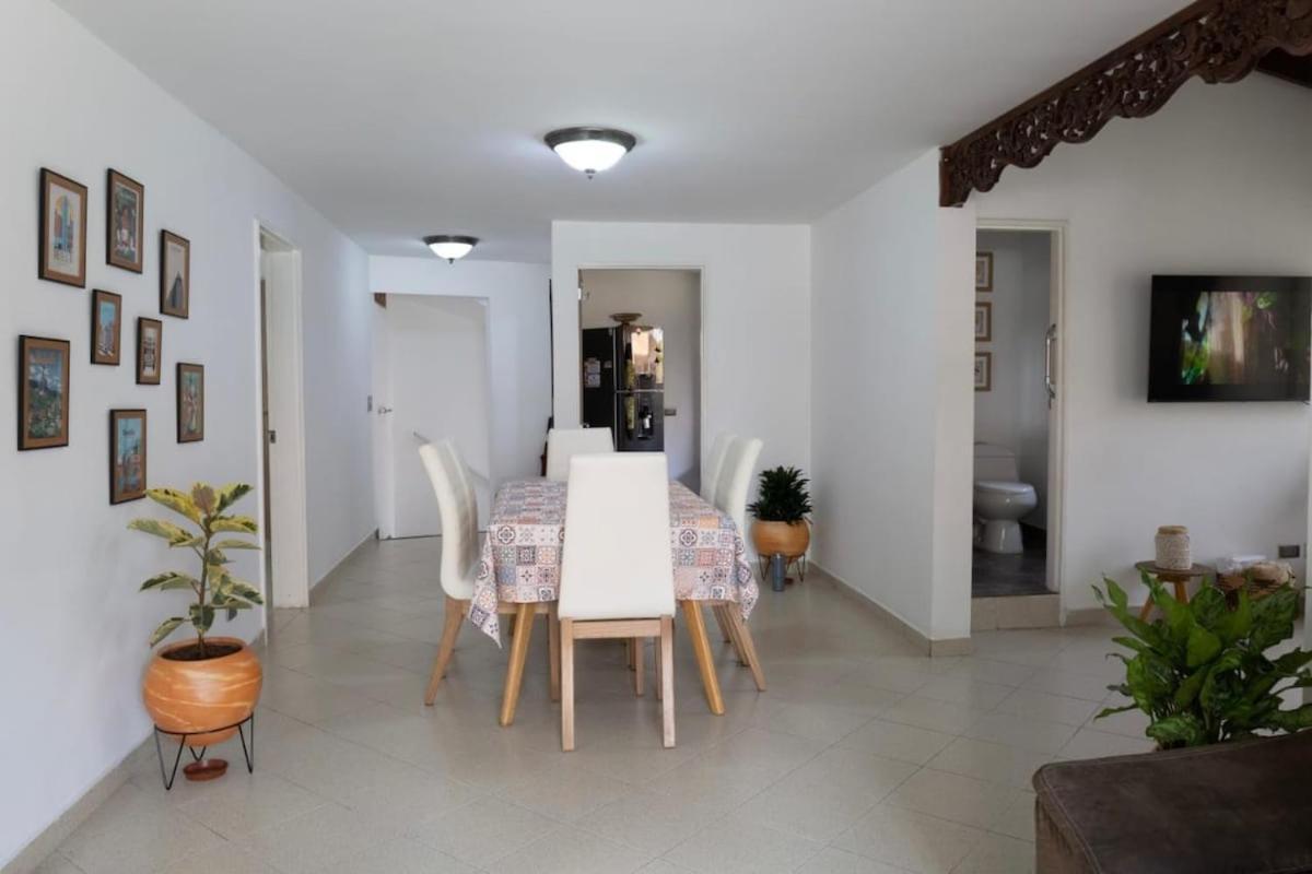 Casa Amplia Y Acogedora En El Corazon De Laureles